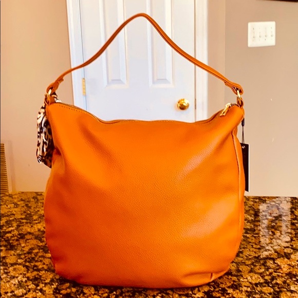 Gorgeous London Fog Hobo hand bag. - Picture 6 of 8